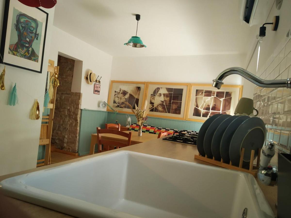 La Finestra Sul Cortile Bed & Breakfast อาตริ ภายนอก รูปภาพ