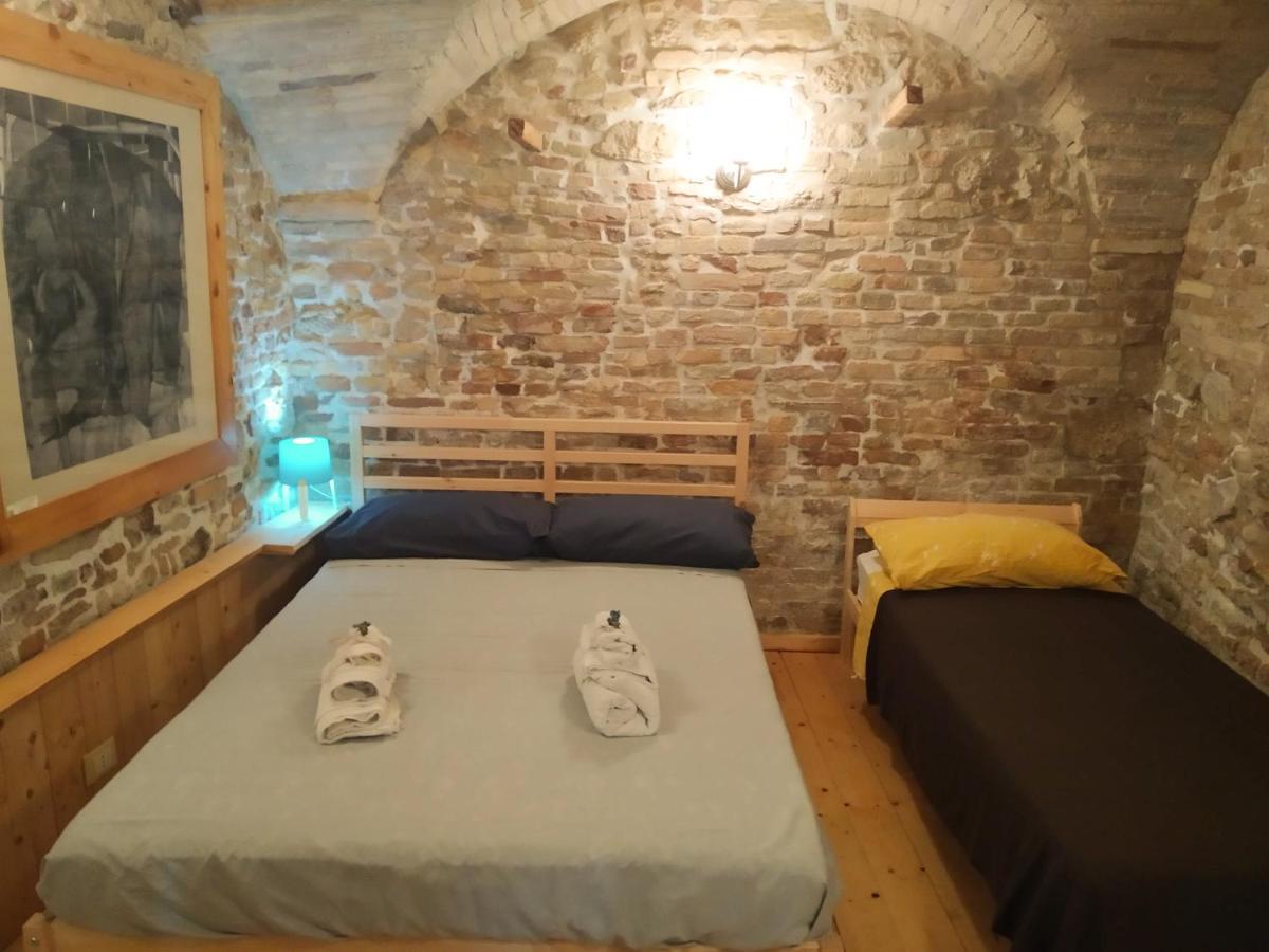 La Finestra Sul Cortile Bed & Breakfast อาตริ ภายนอก รูปภาพ