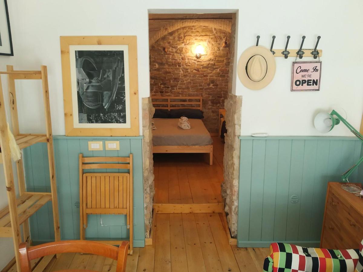 La Finestra Sul Cortile Bed & Breakfast อาตริ ภายนอก รูปภาพ