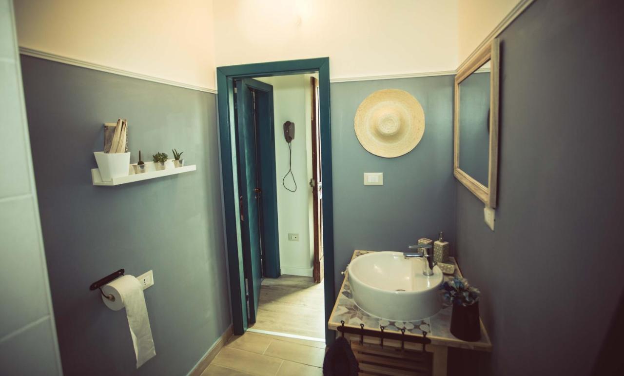 La Finestra Sul Cortile Bed & Breakfast อาตริ ภายนอก รูปภาพ