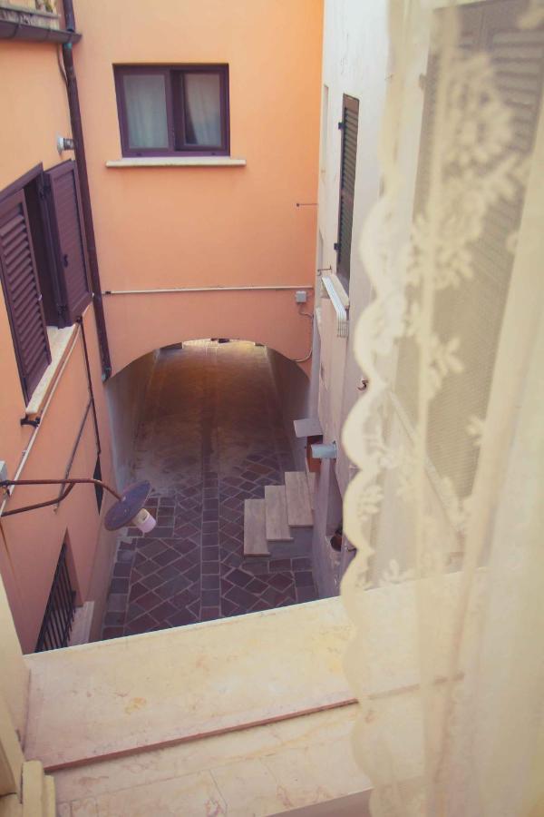 La Finestra Sul Cortile Bed & Breakfast อาตริ ภายนอก รูปภาพ